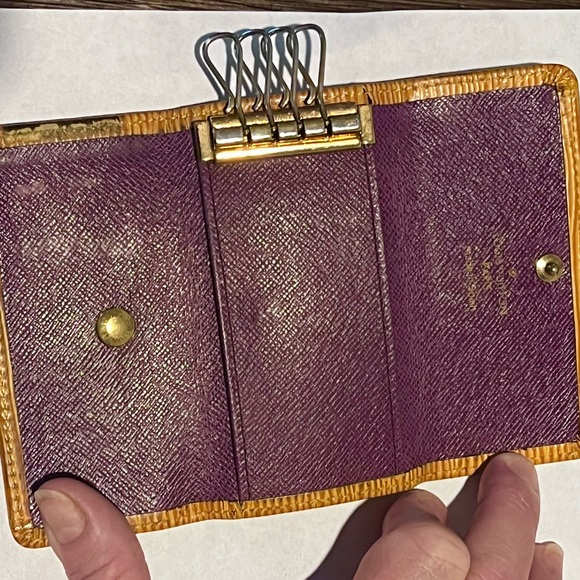 Louis Vuitton Yellow Gold & Purple Epi Leather Textured Key Holder - Picture 9 of 14